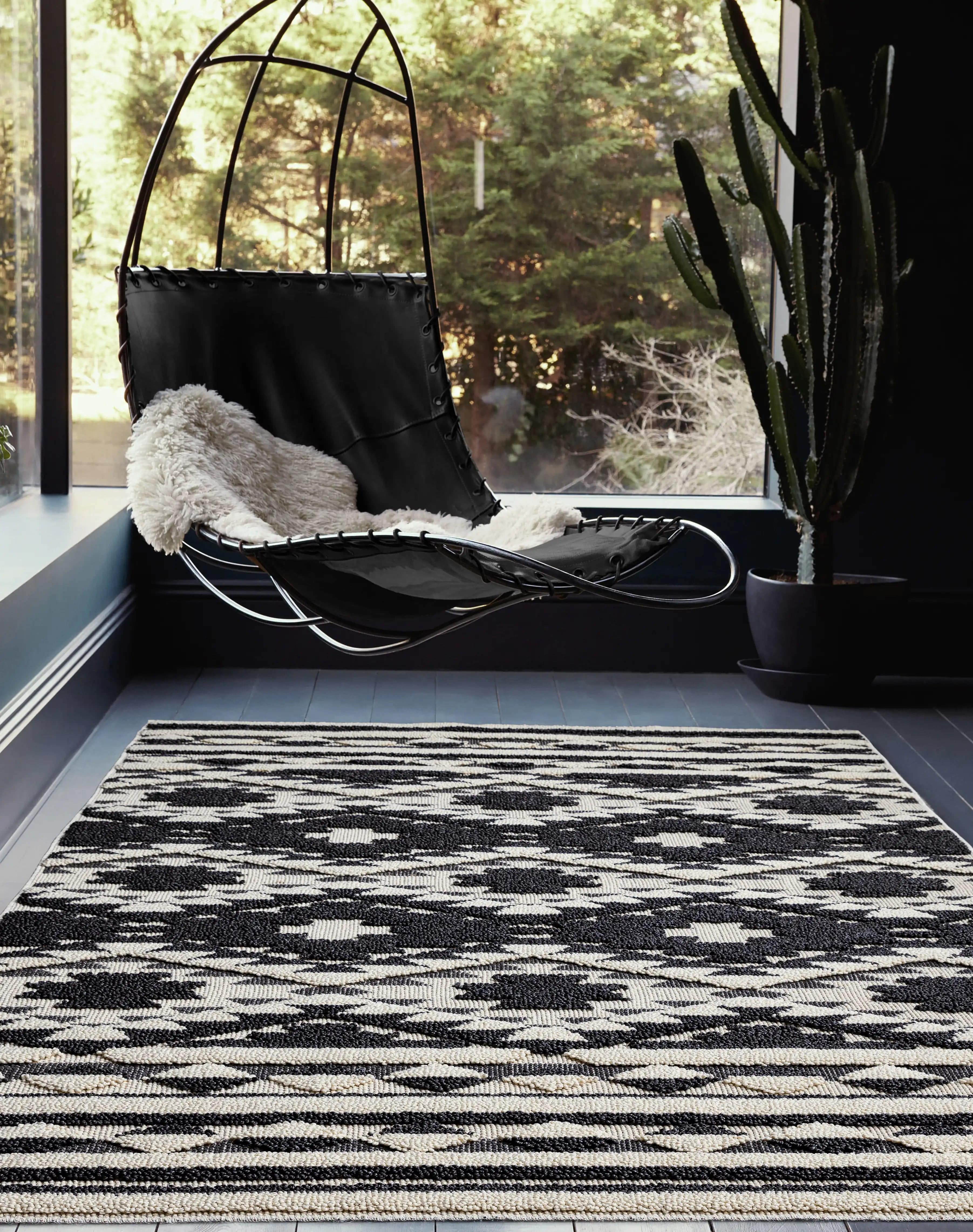 Taza TA04 Black & White Runner - Image 2
